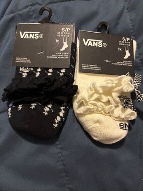 Girls vans half crew socks size 3.5-6